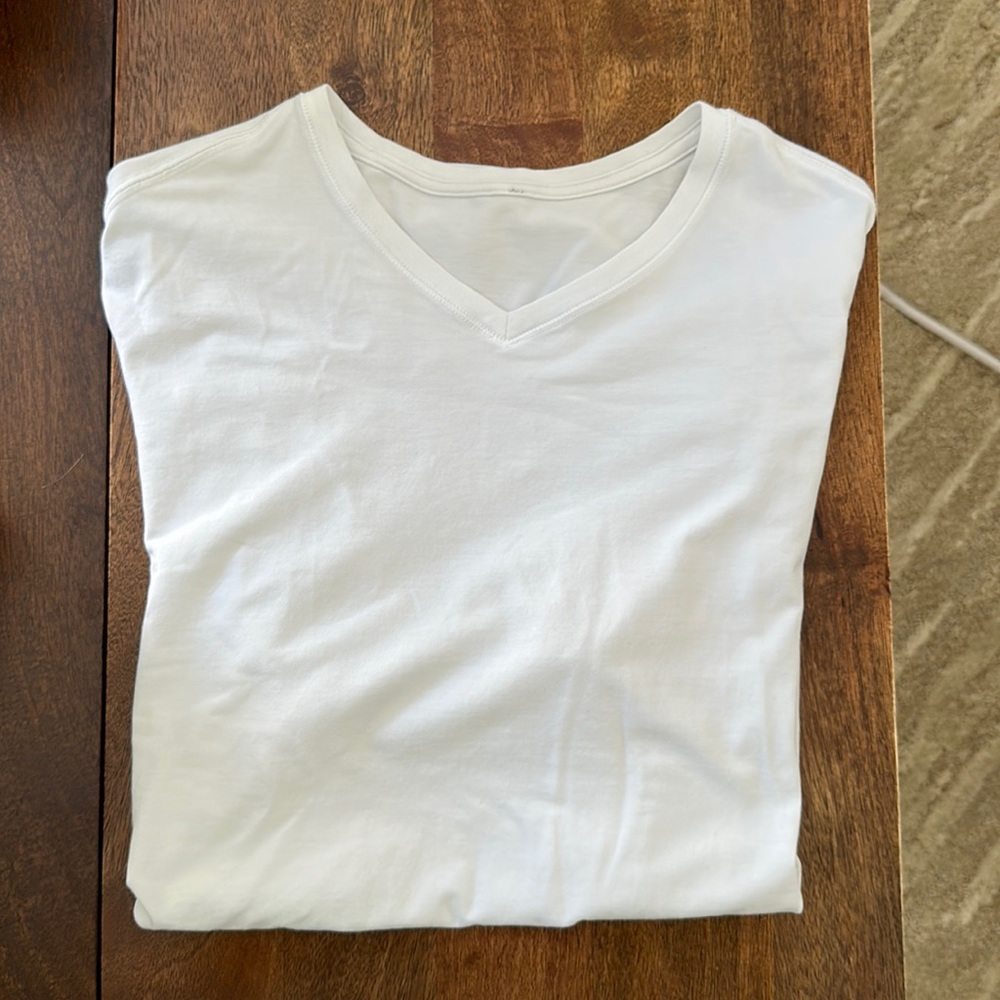 Lululemon Fundamental V Neck - Medium